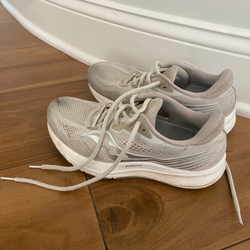 Saucony good condition running shoes Women size 8